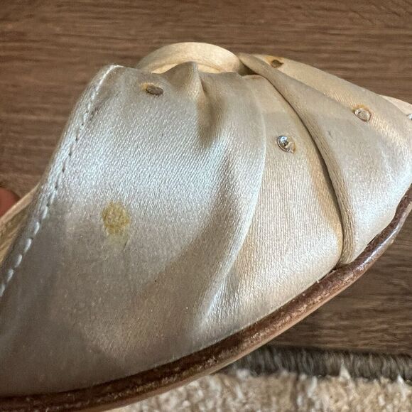 Stuart Weitzman Crissy D’orsay Leather Pump White Satin Size 9.5 Kitten heel - Picture 11 of 15